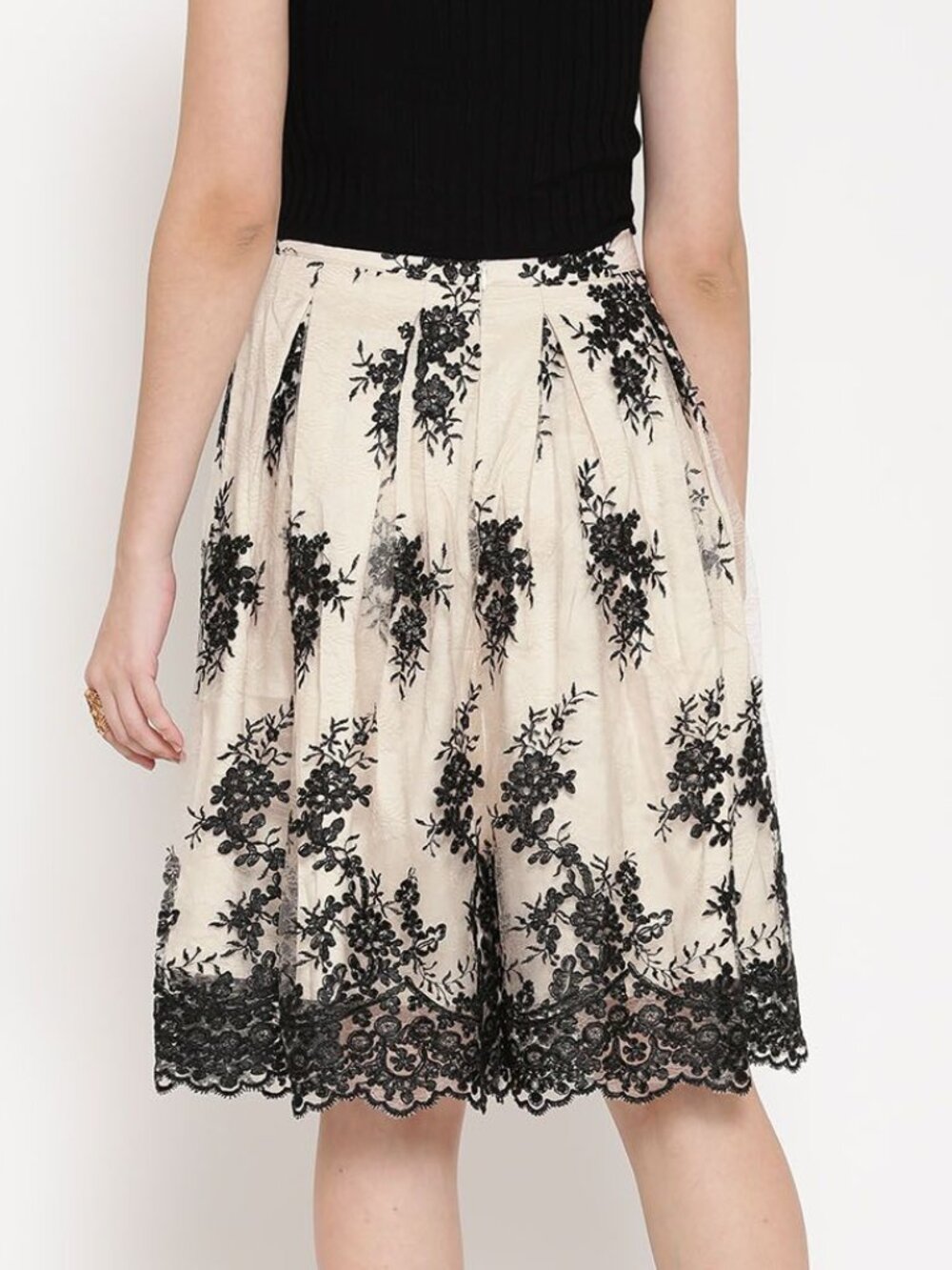 Forever21 black and cream tulle and lace skirt